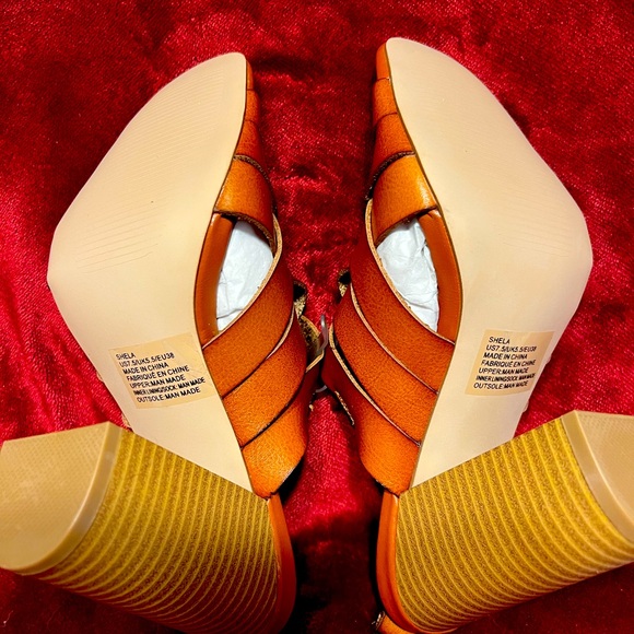 Gorgeous Leather Strappy 4” Heel Sandals Size: 7.5 *NEW* - Picture 5 of 6